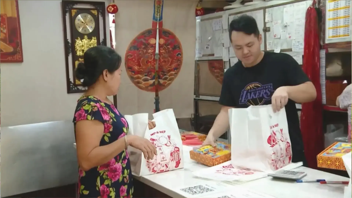 Tiệm bánh gần 80 năm tuổi ở Chợ Lớn tấp nập mùa Trung thu